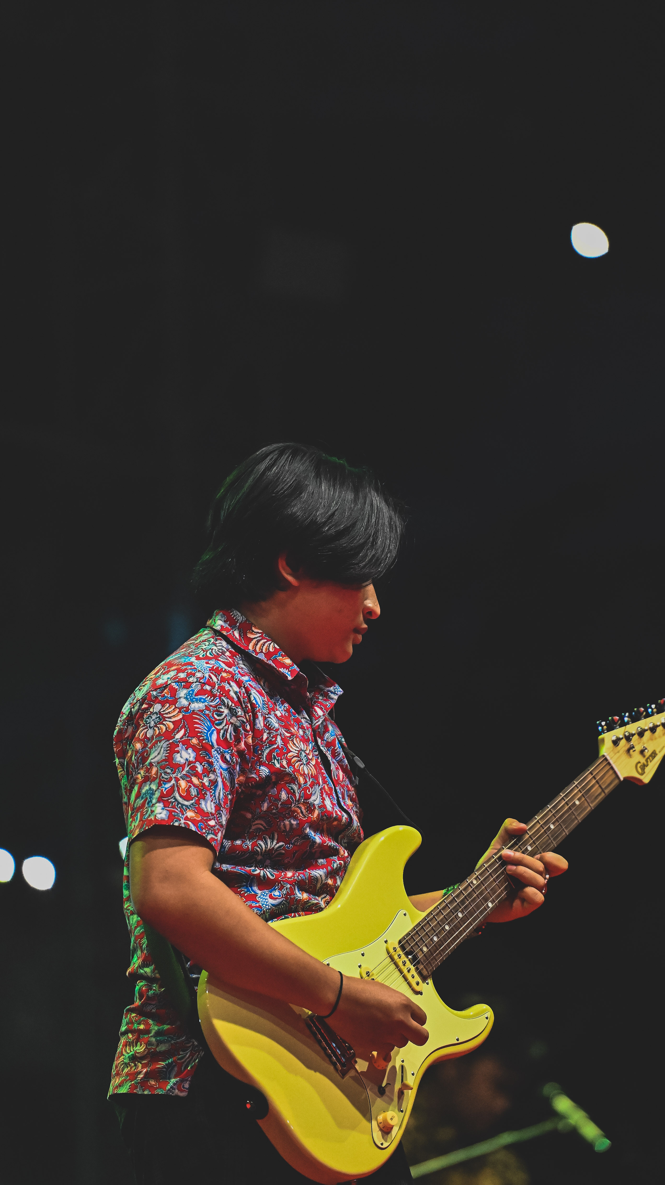 Nde Alfarezi performing with acoustic guitar - Professional guitar instructor